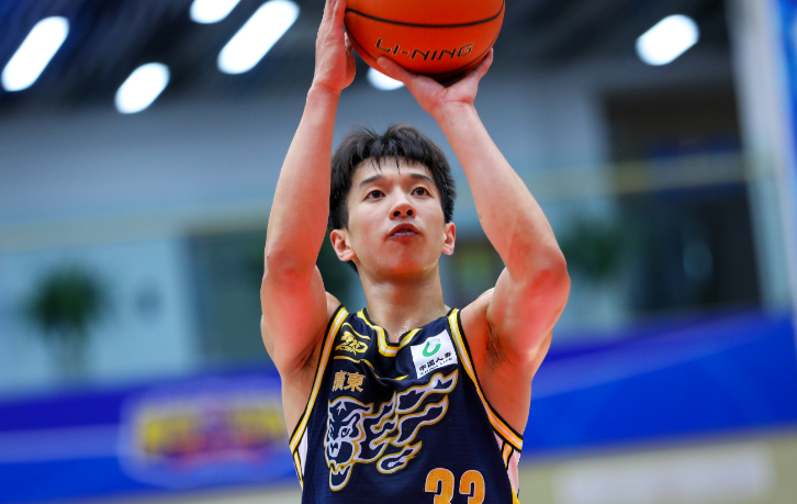 U21全锦赛：广东男篮逆转深圳首胜 杨溢38分创佳绩