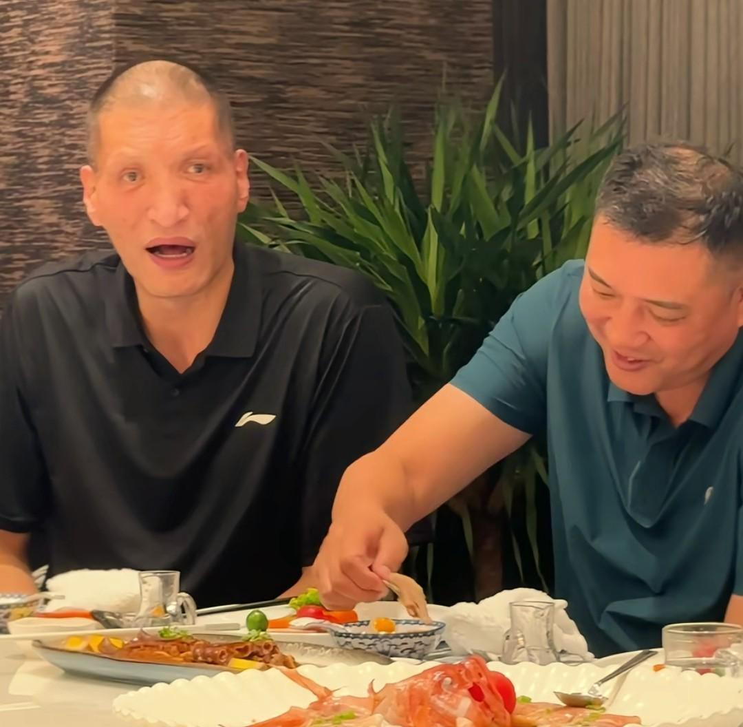 巴特尔巩晓彬把酒言欢