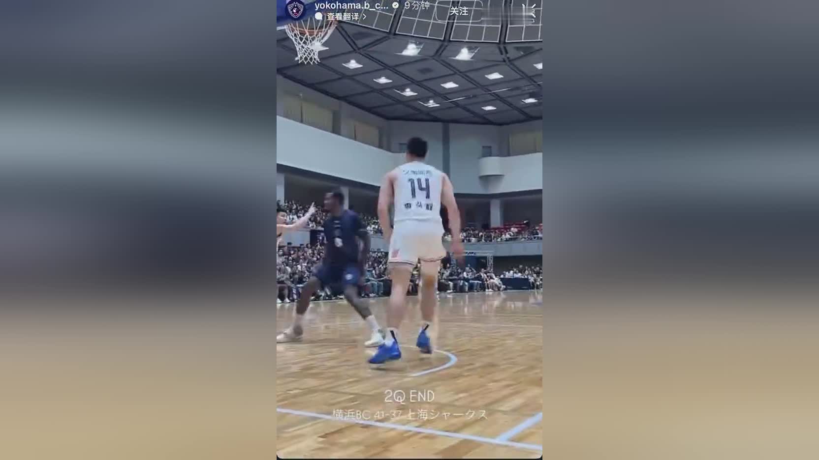 上海男篮热身赛首秀：张镇麟持球突破欲隔扣未果引关注