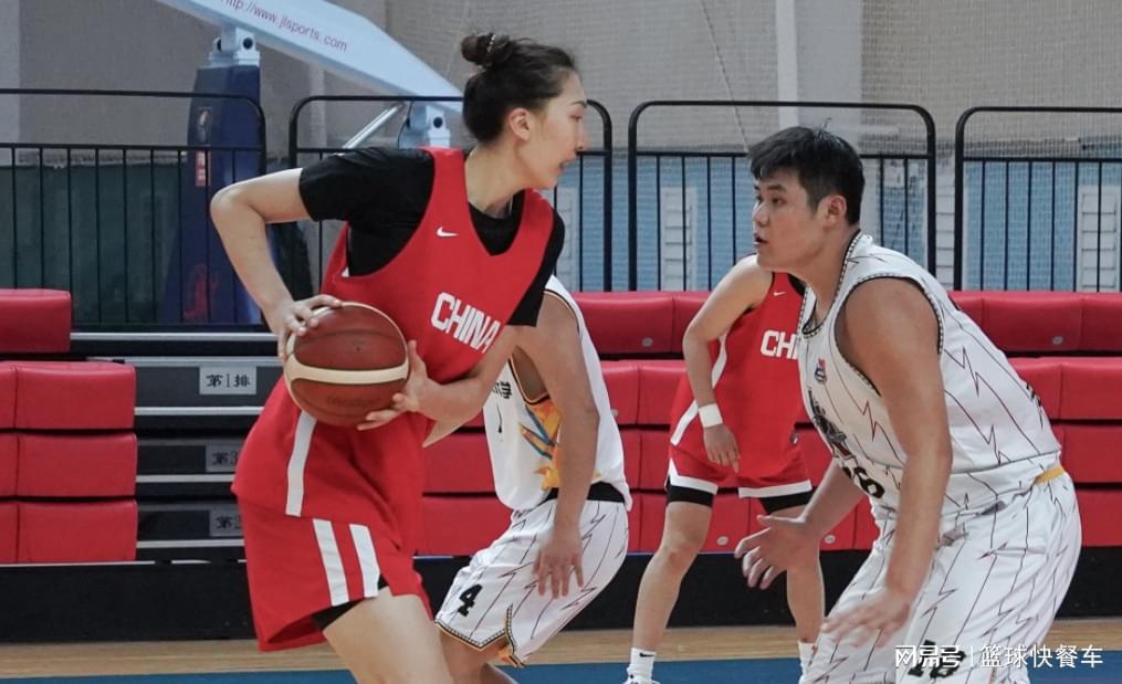 中国女篮83-86惜败男篮大学生队 韩旭杨舒予领衔出战引关注