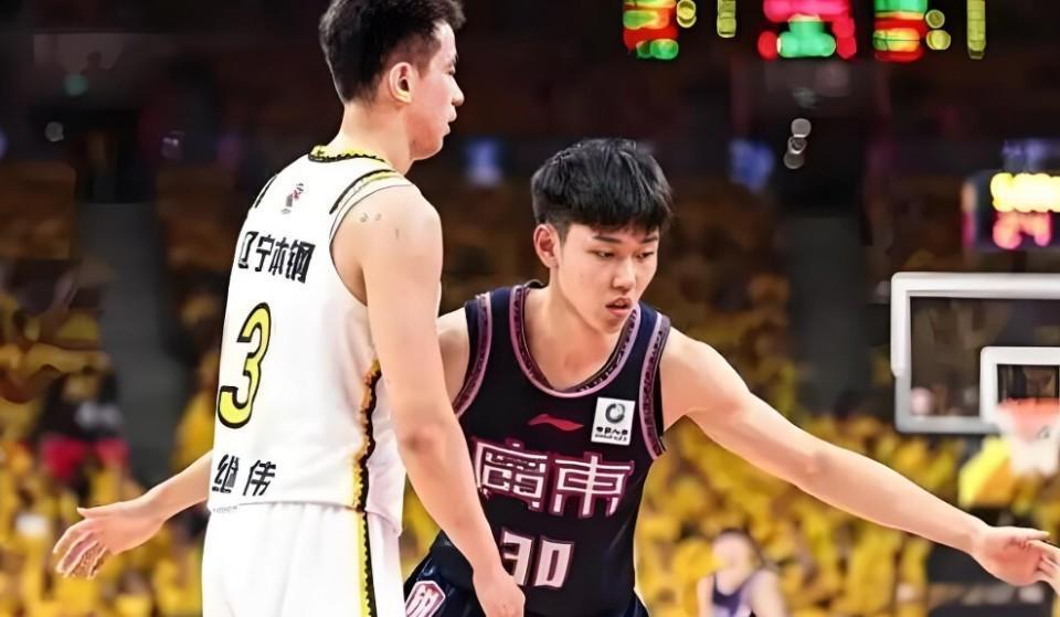 李奕臻防守赵继伟