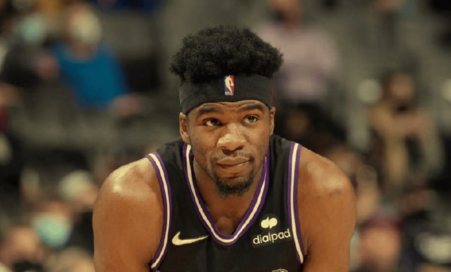 辽篮引援新突破！杨鸣心仪外援特伦斯戴维斯遭NBA裁员，北控加入争夺
