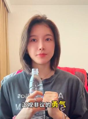 吴艳妮三杯敬自己：直面非议，追逐冠军梦想