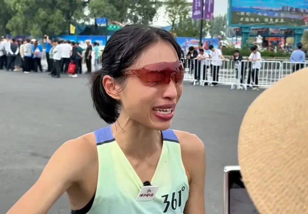 最快女护士张水华：马拉松夺冠背后的调休争议与舆论风暴