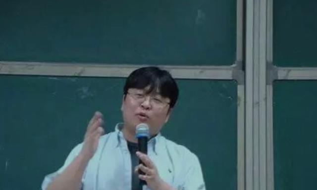 罗翔授课场景
