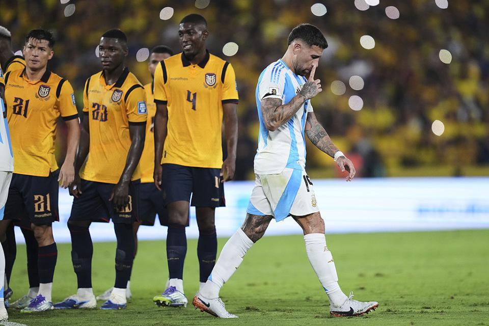 阿根廷世预赛0-1负厄瓜多尔：梅西缺阵，双红牌成转折