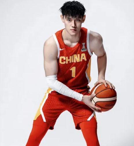 北京男篮官宣完成国内球员注册，曾凡博获预注册冲击NBA
