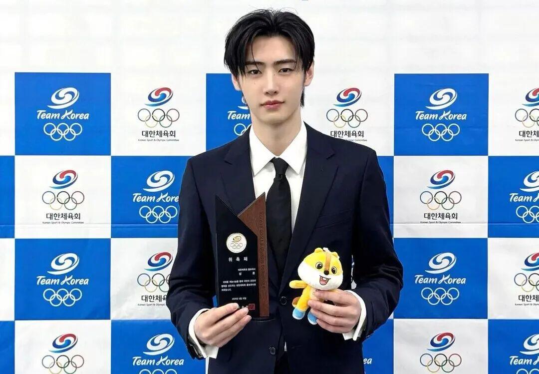 K-pop人气偶像朴成训：从花滑少年到冬奥宣传大使