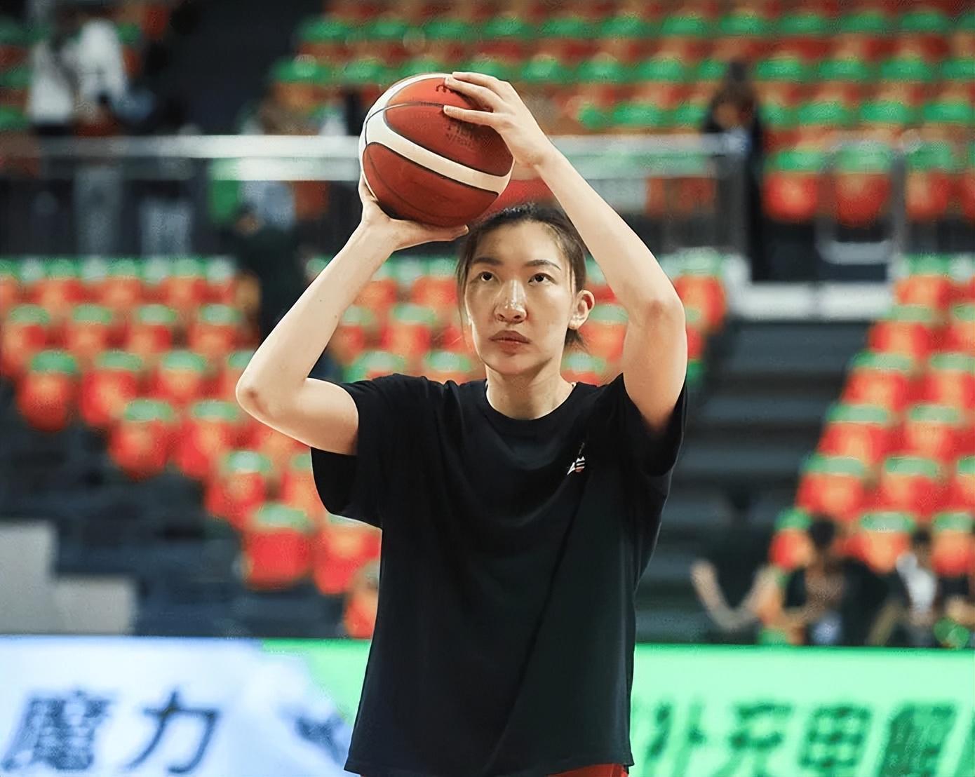 女篮热身赛逆转尤文图斯！韩旭杨舒予合砍40分，张子宇李缘表现引热议