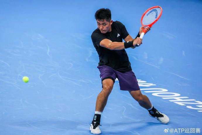 ATP杭州赛吴易昺2-1逆转马纳里诺，鏖战近3小时创佳绩