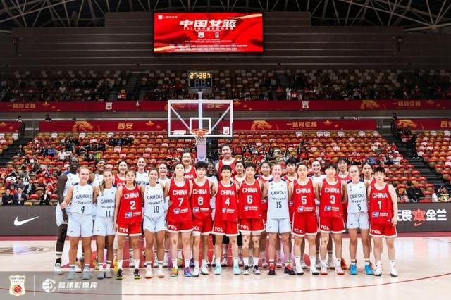 女篮热身赛：杨舒予24分钟狂砍25分 韩旭15分 中国队胜尤文图特