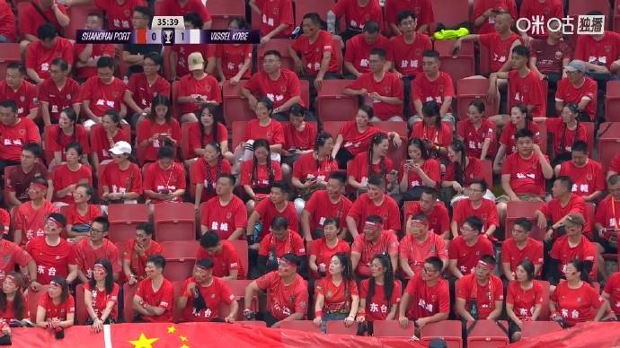 亚冠精英联赛：苏超盐城队球迷远征，现场助威上海海港