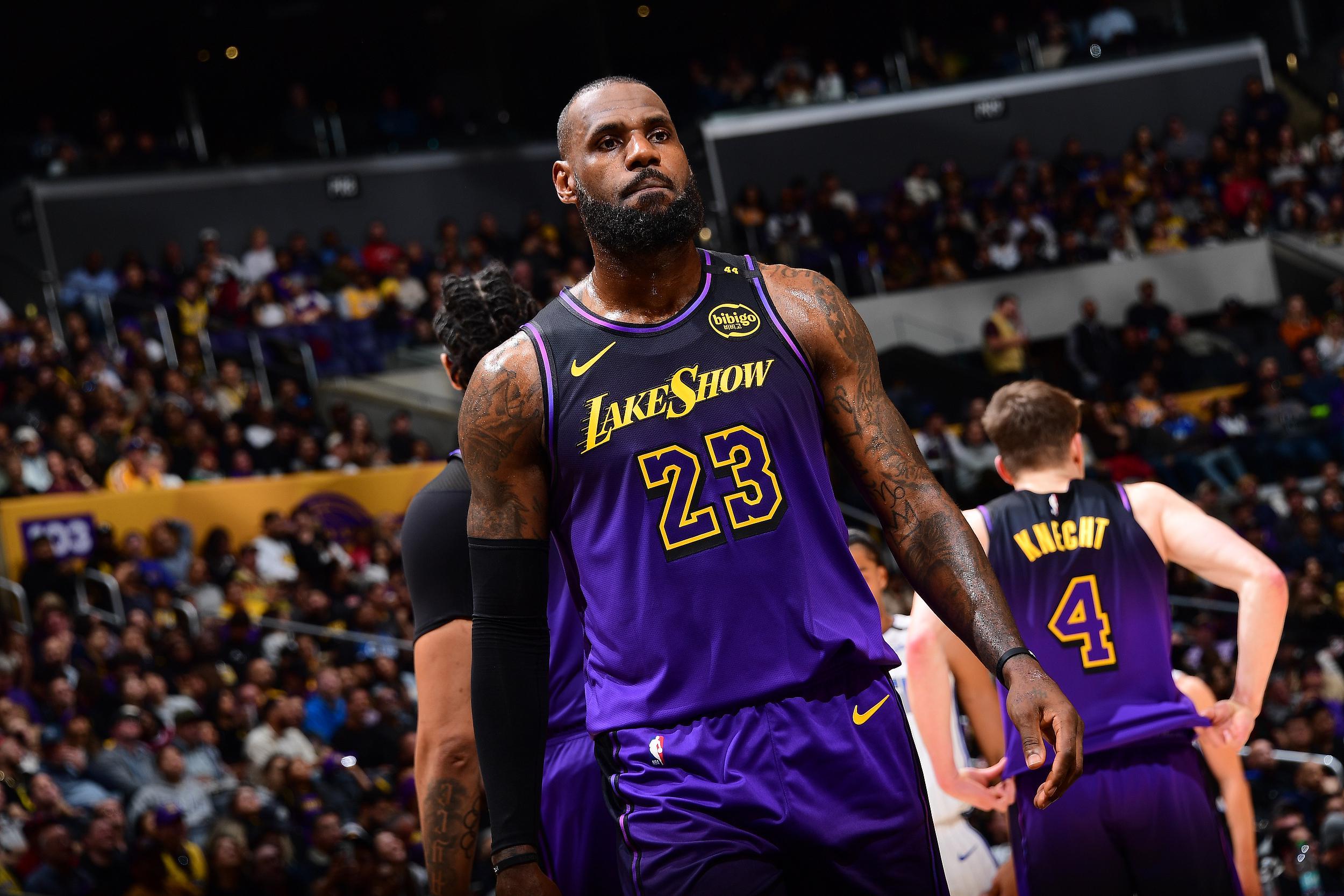 文胖爆料：勒布朗或离开NBA转战其他联赛引热议