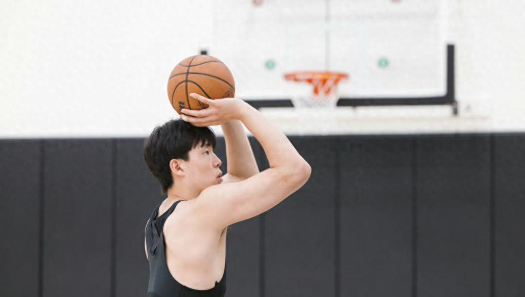 杨瀚森暴增至244斤，NBA行程曝光：9月底进训练营，国庆后季前赛