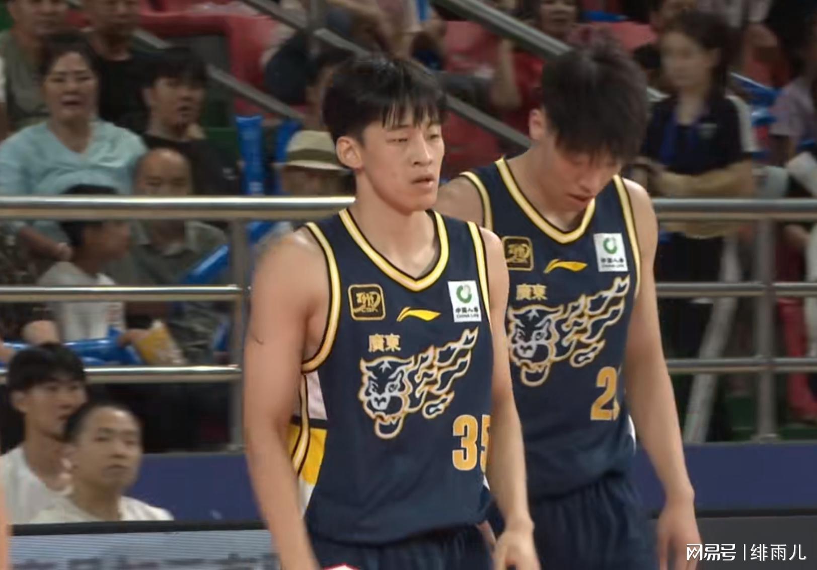 广东男篮后场新星崛起：李文昊挤走杨溢，或成徐杰轮换首选