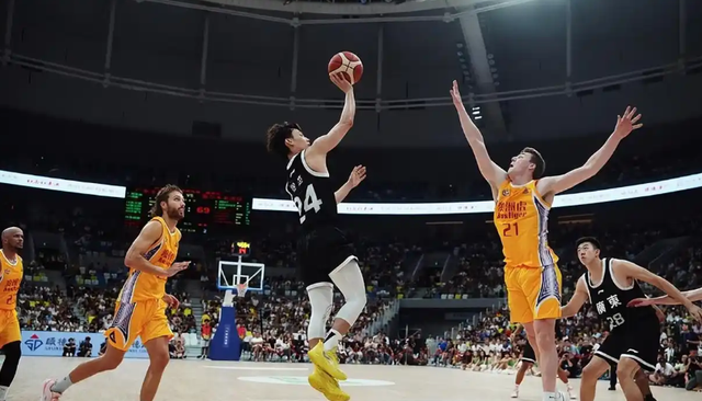 广东男篮84-77险胜墨尔本老虎！徐杰34分狂飙，杜锋终结连败
