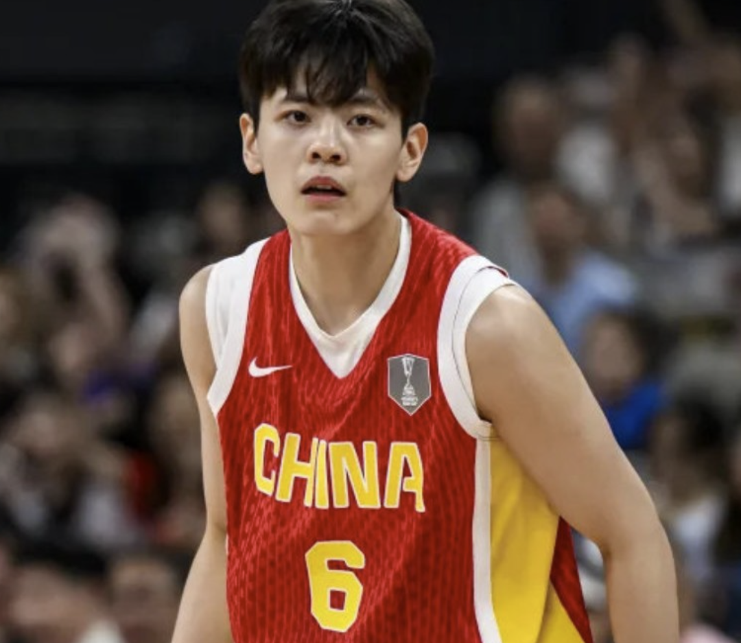 中国女篮新星崛起！杨舒予24分钟狂轰25分，后李梦时代核心诞生