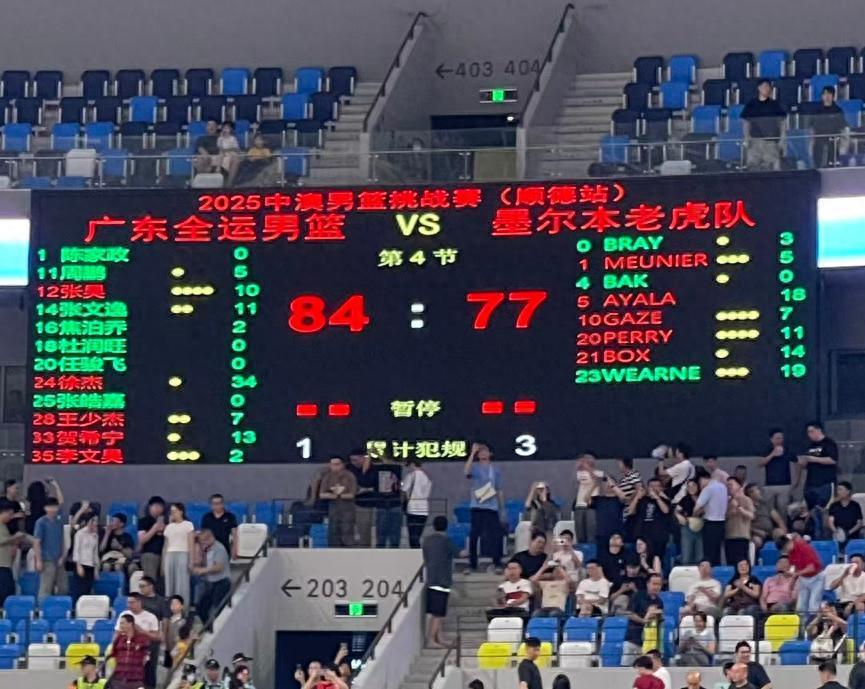 广东男篮热身赛：1米75徐杰狂揽11板+34分6助惊艳全场
