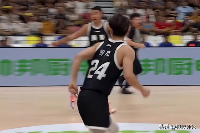 徐杰34+25+6疯狂表现引爆全场！高难度三分+俯卧撑庆祝成焦点