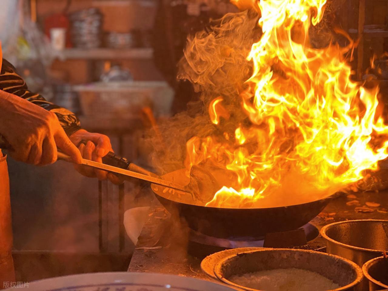 一夜之间，成千上万的小餐饮老板，仿佛约好了一样，集体“醒”了