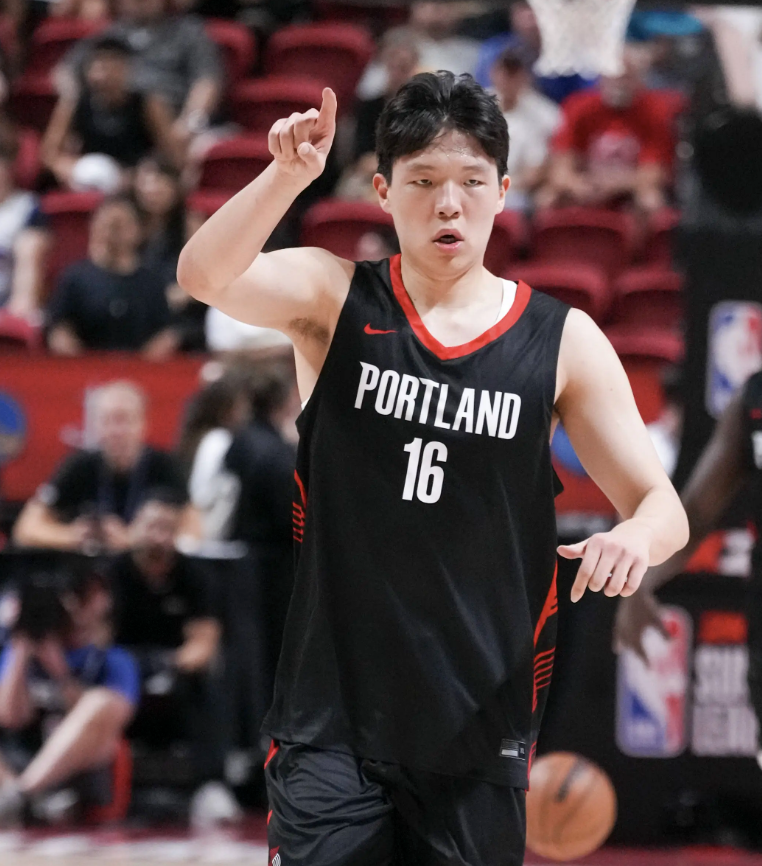杨瀚森2个月增重16斤！体重超越詹皇杜兰特，NBA新星崛起