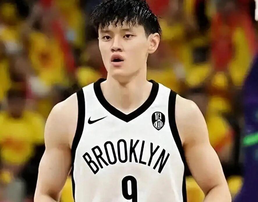 曾凡博签约篮网正式合同，威尔斯42分惊艳NBL，刘玉栋三分10中10