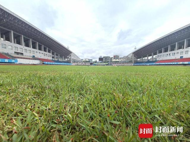 川超联赛宜宾队备战自贡：三江逐浪，绿茵称王在望