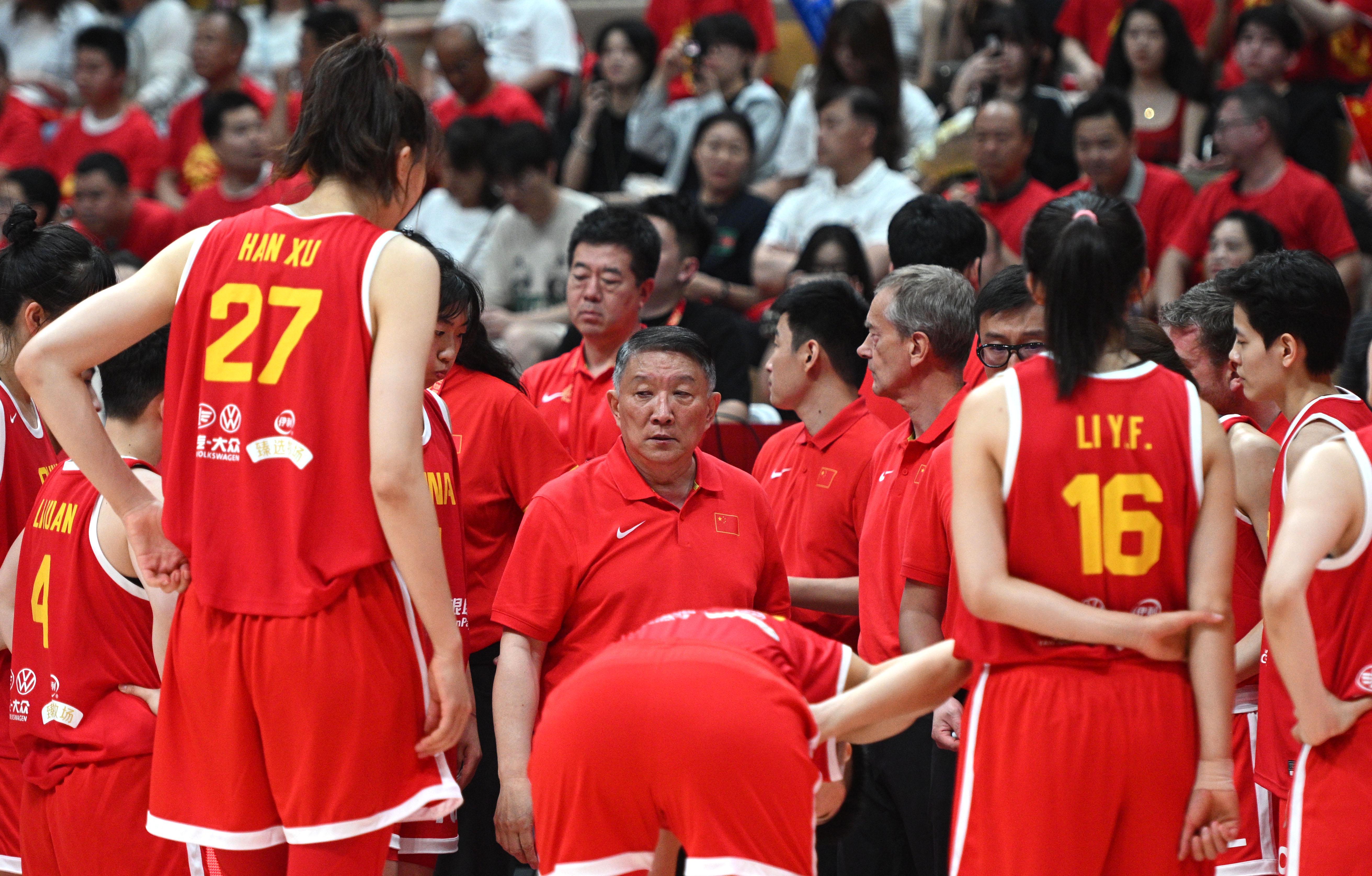 中国女篮热身赛失误频发，两战狂丢40次球权引关注
