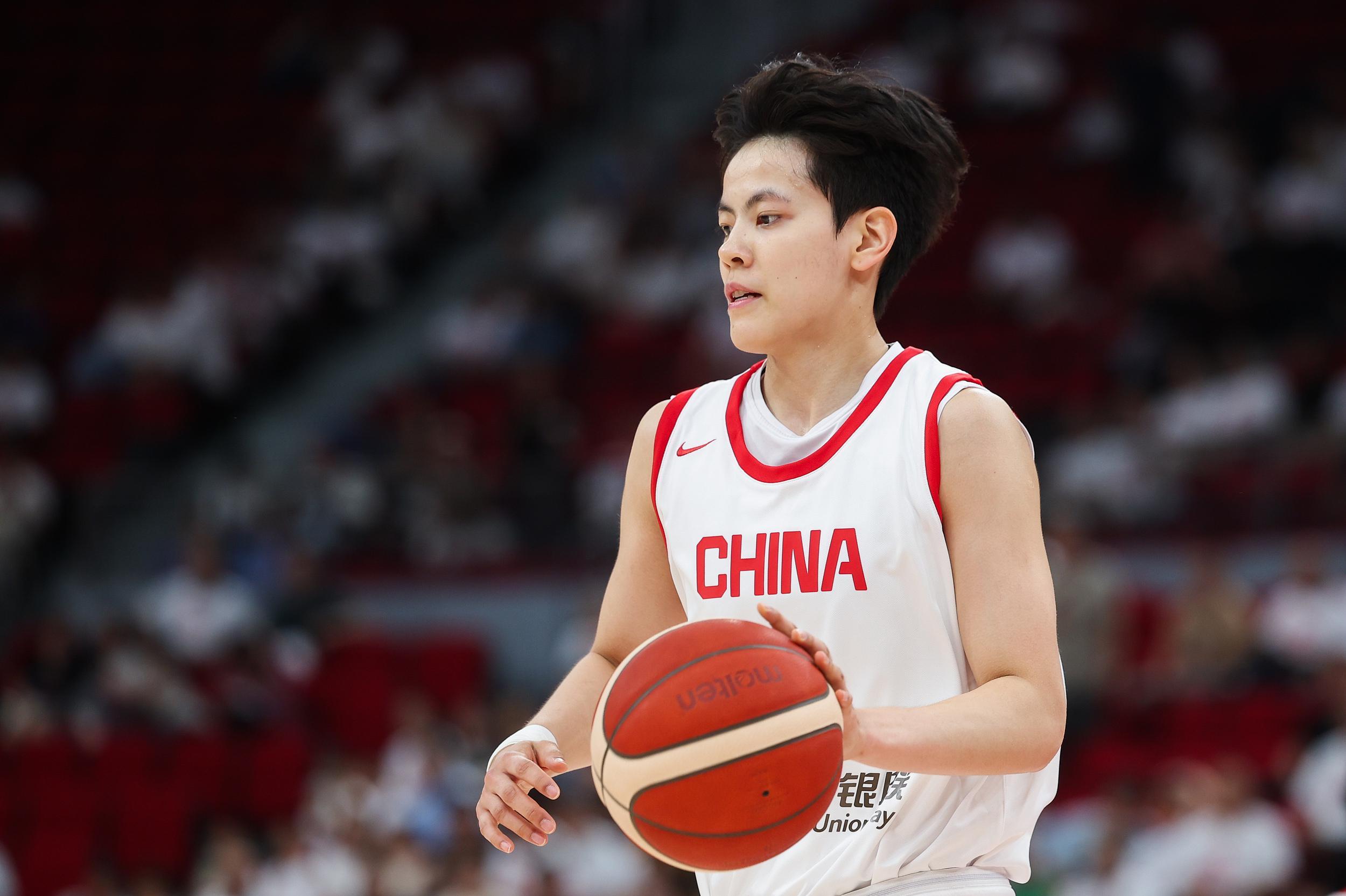 杨舒予热身赛12分8助攻闪耀全场，中国女篮再胜尤文图特