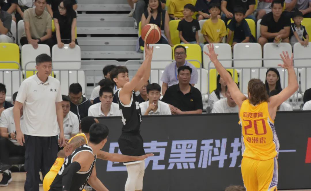 广东男篮力克澳洲虎！徐杰34+25创神迹，国家队引发热议