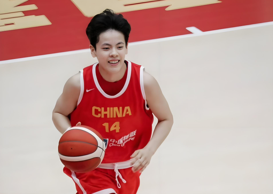中国女篮新核心崛起！杨舒予成球队关键大腿