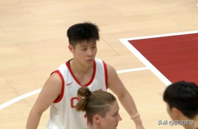 女篮热身赛李缘空篮不中引争议，宫鲁鸣重任难扛？