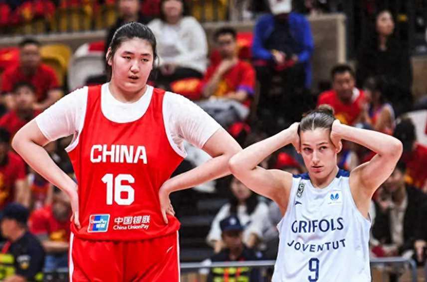 中国女篮二番战半场平局！宫鲁鸣变阵未果，李缘低迷成隐患