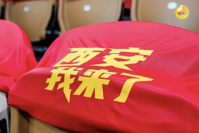 中国女篮庆祝胜利