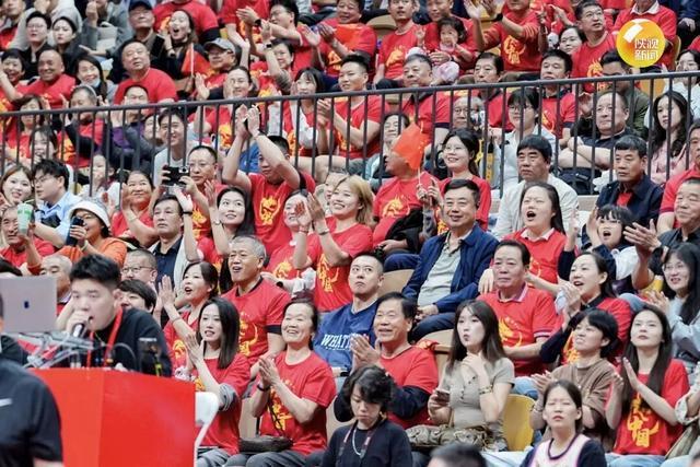 宫鲁鸣指导比赛