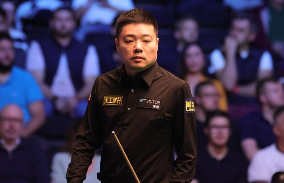 丁俊晖3-0领先遭逆转无缘八强，英格兰公开赛仅周跃龙晋级