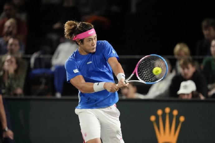 ATP250杭州赛：张之臻2-1逆转布云朝克特 复出首战告捷