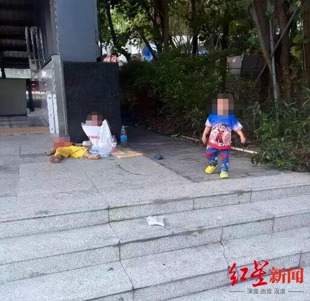 深圳地铁站三娃被弃真相：生父绝境下的无奈选择