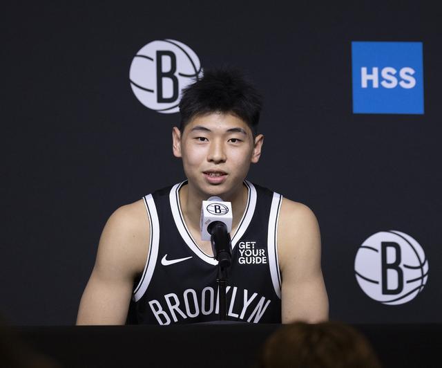 历史回眸：崔永熙签约篮网NBA双向合同 一年征程回顾