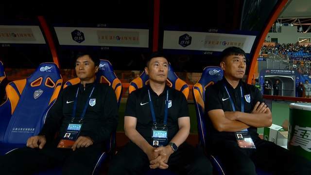 大连英博1-1平云南玉昆：佩尼亚首球难救主，马莱莱错失良机