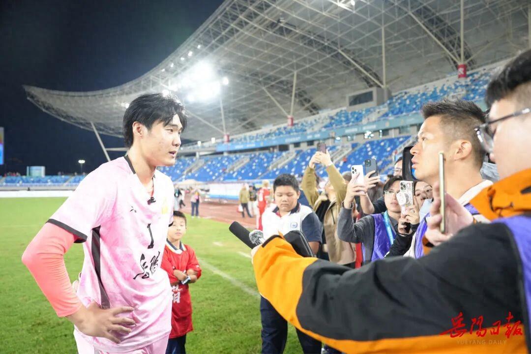 岳阳队门将言奥博两度神扑助球队0:0战平邵阳队
