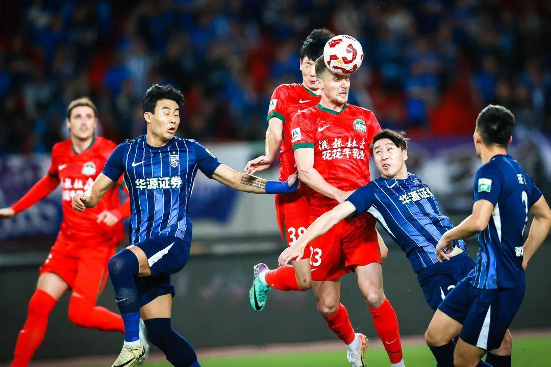 连场惨败！武汉三镇主场2-5负于河南，保级形势告急