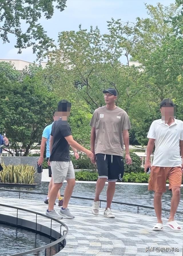 易建联现身广东清远训练馆 连续三分引热议