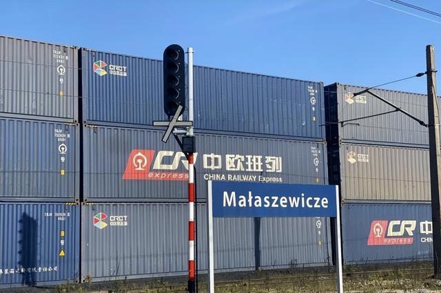 波兰封锁中欧班列，中国24小时内启动北极新通道破局