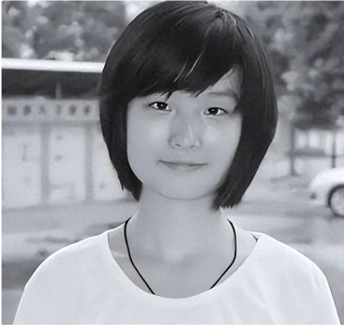 1999年，687分女状元被父亲偷改志愿后错失北大，此后24年不回家