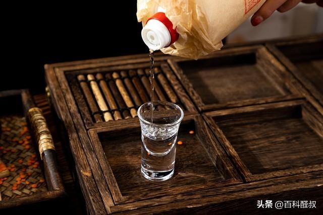 中秋将至茅台散飞770/瓶持续降价，网友为何仍不买账？