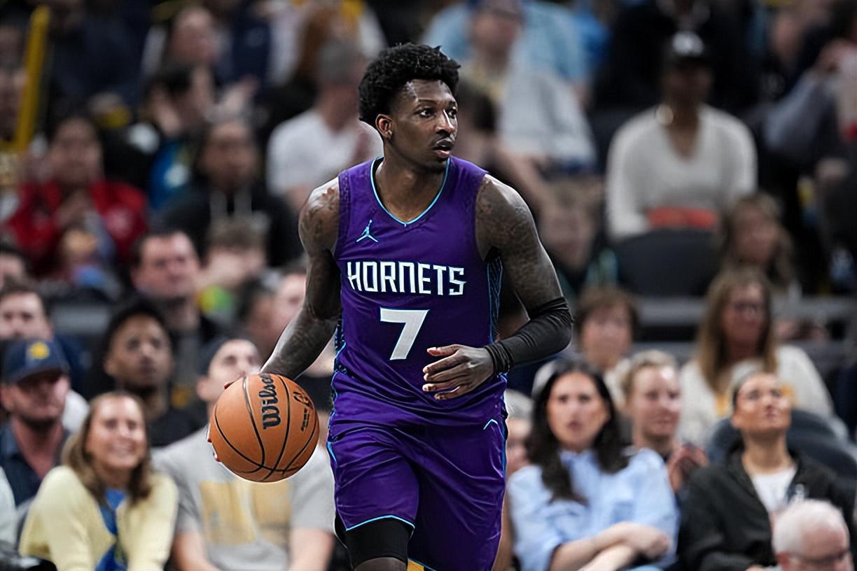 太阳签下达米安-鲍，这位前湖人二队后场大闸能否立足NBA？