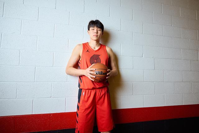 队记观点：杨瀚森首赛季表现不佳无妨 年轻潜力值得期待