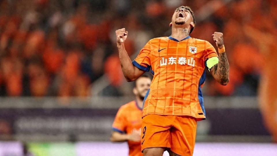 克雷桑造点+点杀！中超3场造4球创赛季新高，刘军帅送点引争议