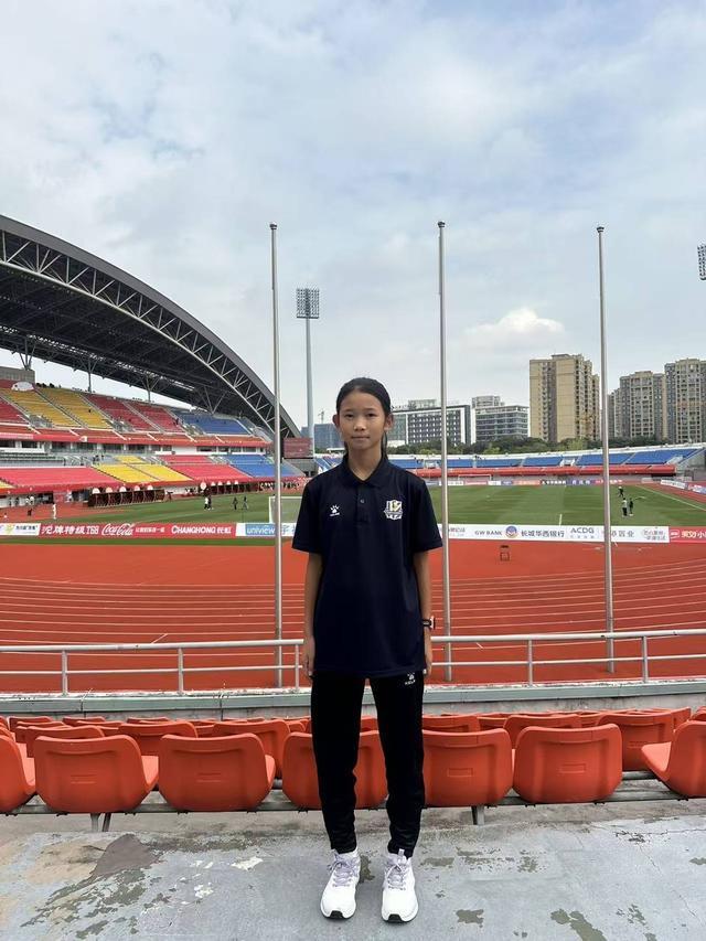 资中女足小将闪耀川超揭幕战 背篼精神代代相传
